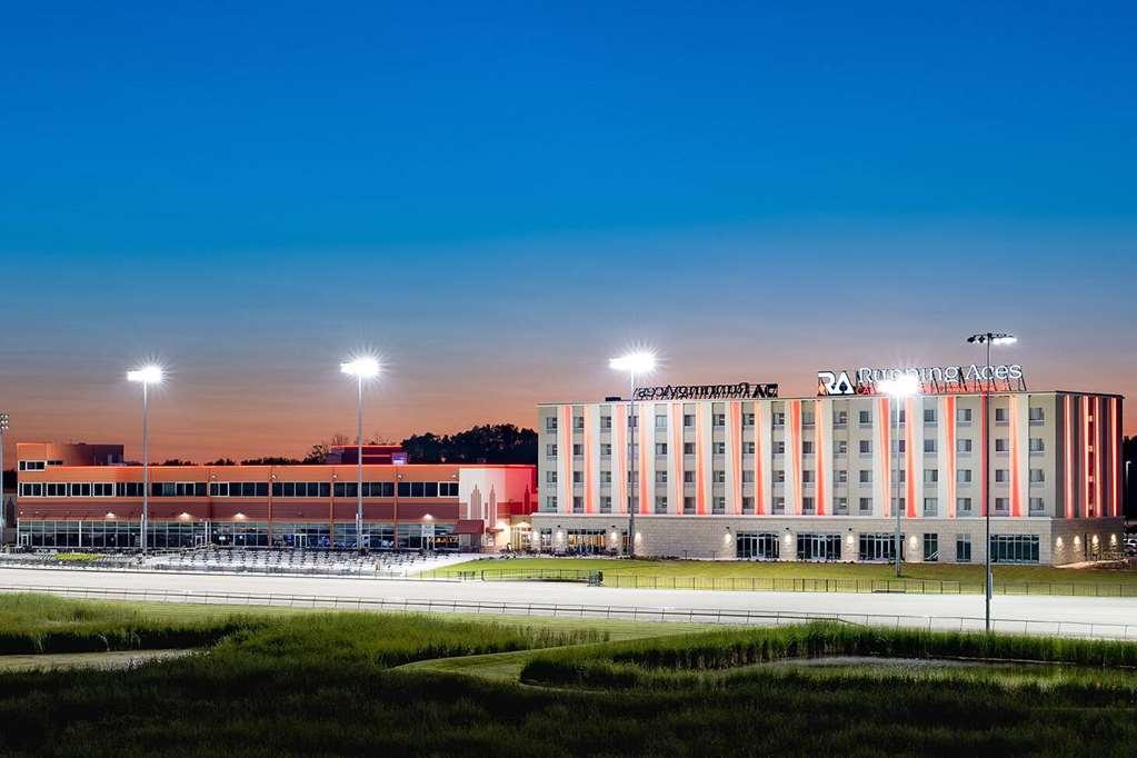 Running Aces Hotel & Casino, Trademark Collection By Wyndham Forest Lake Exterior photo